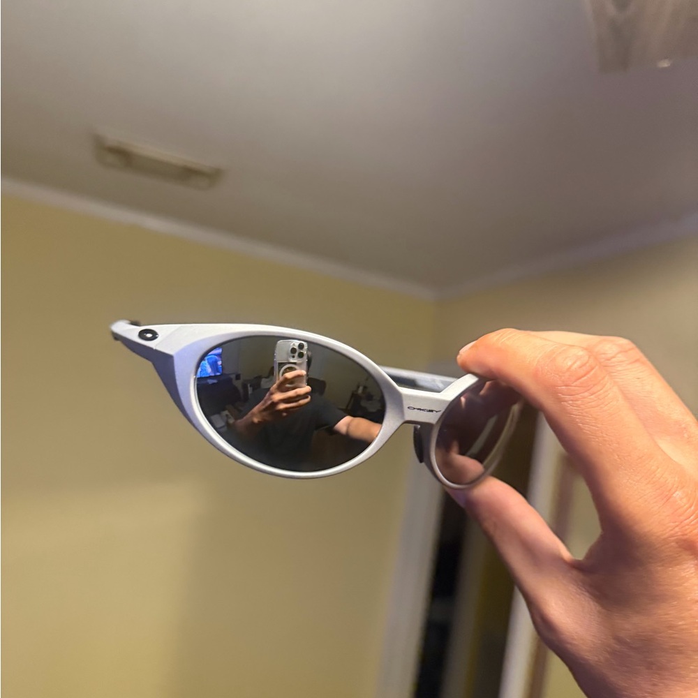 Oakley Gray Performance Sunglasses Sleek Design